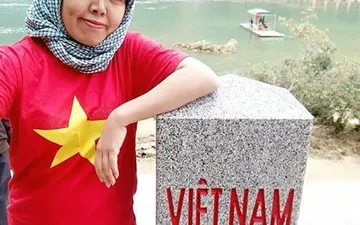 Mua áo thun lá cờ làm quà tặng cho phái nữ
