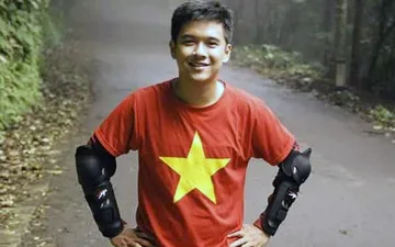 Lý do các điểm bán áo cờ đỏ sao vàng Sài Gòn ngày càng nhiều?