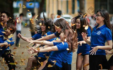 Tại sao nên chọn áo đồng phục lớp có cổ đẹp đi học?