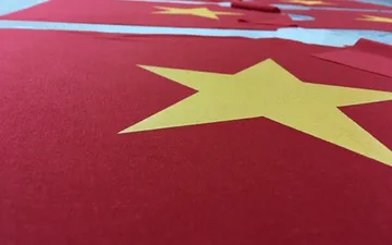 Đại lý chuyên bỏ sỉ áo cờ Việt Nam - băng rôn cổ động bóng đá