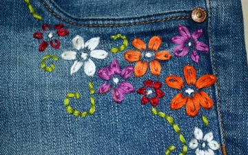 Hướng dẫn cách thêu hoa trên quần jean đơn giản