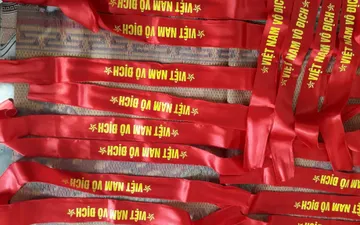 Kích thước băng rôn đeo đầu chuẩn cho mọi người
