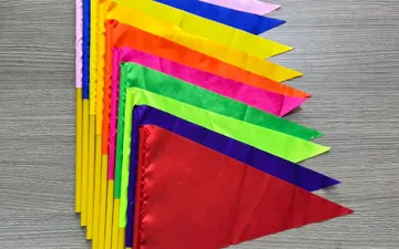 Cờ Cầm Tay Tam Giác (Cờ Đuôi Nheo) - 10 Màu – Phù Hợp Cho Sự Kiện, Thể Thao & Du Lịch
