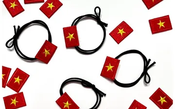 Combo 50/100 Dây Cột Tóc Cờ Đỏ Sao Vàng – Phụ Kiện Yêu Nước Cho Mẹ & Bé Mừng Quốc Khánh 2/9