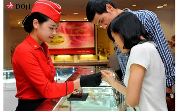 Kinh nghiệm thiết kế áo đồng phục cửa hàng trang sức đẹp, thu hút