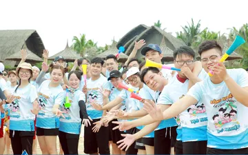 Những lợi ích tuyệt vời khi thiết kế đồng phục đi biển cho công ty