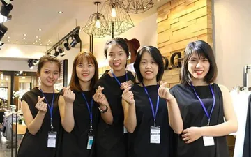 Top 10+ Mẫu đồng phục nhân viên bán quần áo thời trang nổi tiếng