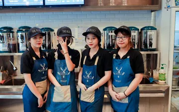 Kinh nghiệm thiết kế đồng phục quán cà phê - trà sữa đẹp, chuyên nghiệp