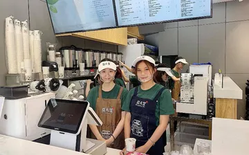 Top 10+ Mẫu áo đồng phục quán trà sữa thiết kế ấn tượng