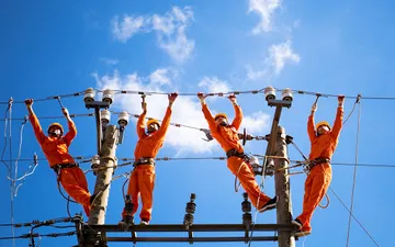 Tầm quan trọng của áo đồng phục thợ điện