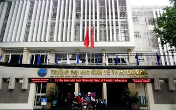 Ý nghĩa áo đồng phục đại học kinh tế TPHCM(UEH)