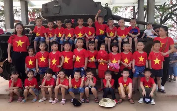 Mẫu áo cờ đỏ sao vàng trường mầm non Thanh Bình