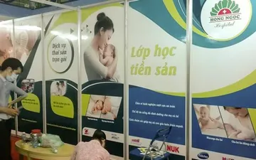 In poster dán kính quảng cáo