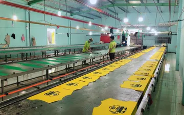 Kỹ thuật in lụa trên áo đồng phục 