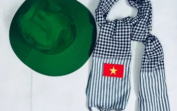 Khăn Rằn Nam Bộ Thêu Cờ Việt Nam – Loại Tốt, Kích Thước Lớn 165 x 60 cm