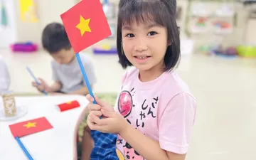 Hướng dẫn cách làm cờ cầm tay khai giảng, cổ vũ thể thao, bóng đá