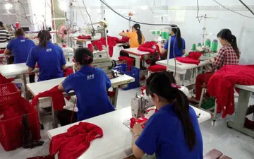 Mẫu áo thun đồng phục công nhân & lưu ý khi đặt may áo