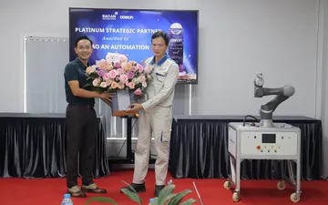 Mẫu quần áo bảo hộ lao động Omron Việt Nam mới nhất