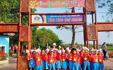 Mẫu áo cờ trường tiểu học Cẩm Dương