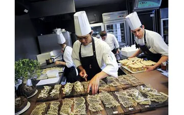 Địa chỉ sản xuất tạp dề giá rẻ trên toàn quốc