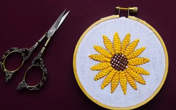 Thêu hoa hướng dương bằng mũi Closed Herringbone Stitch