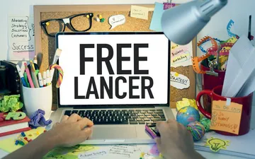 Thuê Freelancer thiết kế áo đồng phục có ưu điểm và nhược điểm gì?