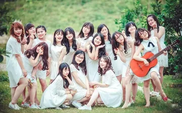 4 Gợi ý trang phục chụp ảnh kỷ yếu cho nữ hot nhất 2022