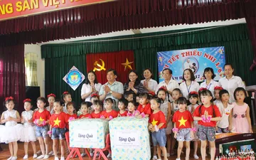 Áo cờ đỏ sao vàng trường mầm non Yên Thọ