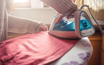 Hướng dẫn cách ủi vải đũi đúng cách