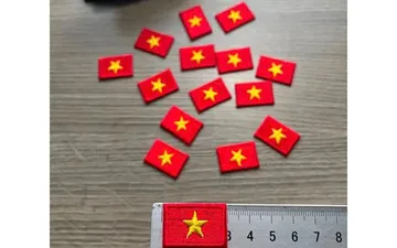 Lá cờ thêu 3x2 sử dụng làm kẹp tóc, cột tóc, ghim cài sử dụng dịp lễ lớn