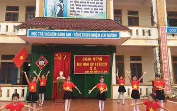 Mẫu áo cờ trường tiểu học Minh Sơn
