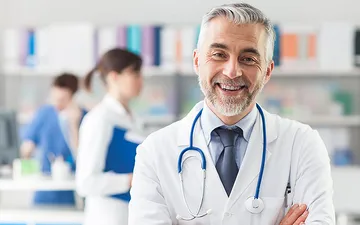 Bạn đã biết ý nghĩa của áo blouse trắng chưa?