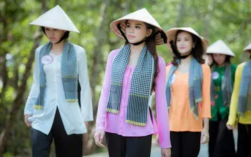 Ý nghĩa chiếc áo bà ba - Thời trang truyền thống của phụ nữ Nam Bộ một thời