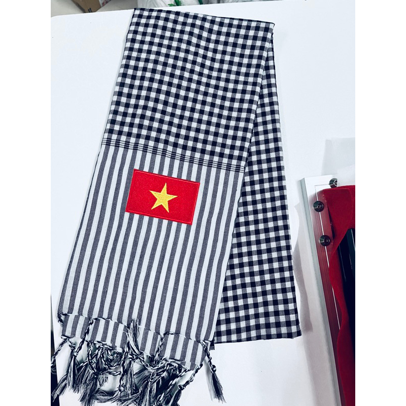 Khăn rằn thêu lá cờ đỏ sao vàng