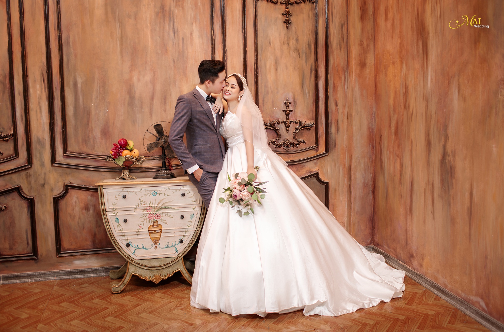 Váy cưới màu trắng được xem như là màu sắc truyền thống