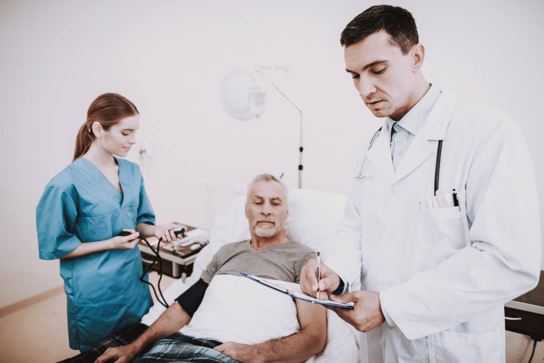 Màu trắng thể hiện cái tâm của ngành Y