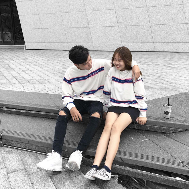 Mẫu mã áo đôi đa dạng cho các cặp đôi