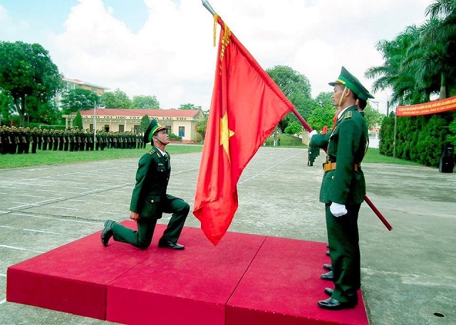 Ý nghĩa của lá cờ Tổ quốc Việt Nam: Lá cờ Tổ quốc Việt Nam là biểu tượng tuyệt vời nhất thể hiện sự đoàn kết và lòng yêu nước của người dân Việt Nam. Ý nghĩa của lá cờ này còn là sức mạnh, nghị lực và tinh thần chiến đấu của toàn dân. Tham quan hình ảnh cờ quốc kỳ để hiểu rõ hơn về giá trị đích thực của lá cờ Tổ quốc.