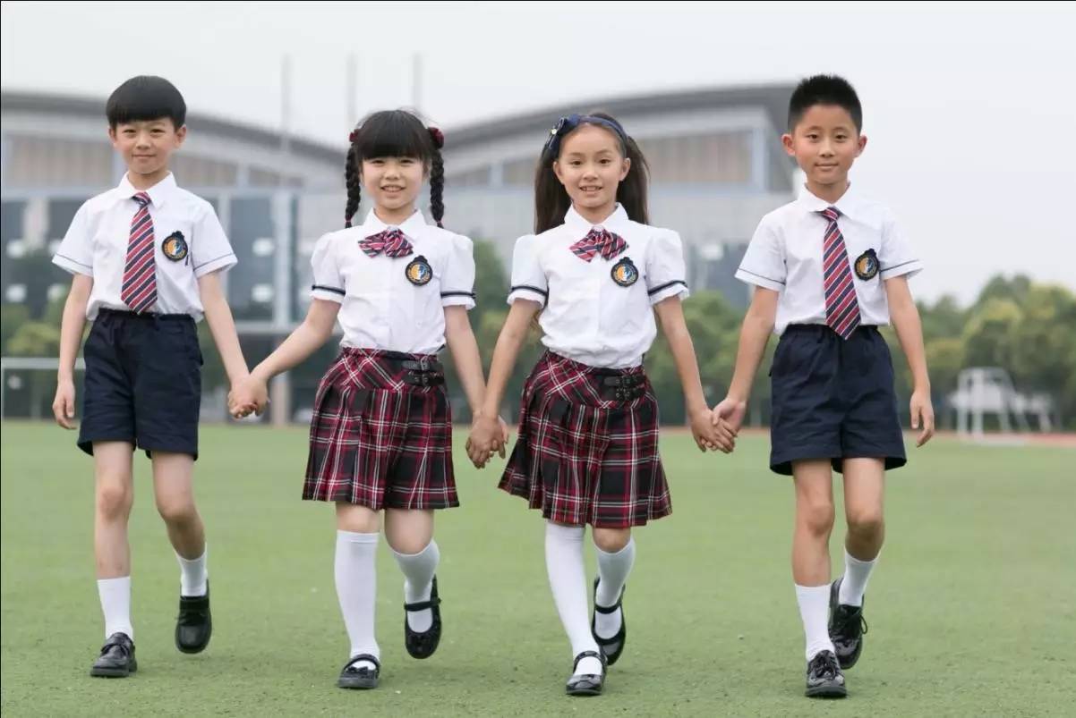 Học sinh nam mặc váy đòi quyền được mặc quần sooc đã thắng  BBC News Tiếng  Việt