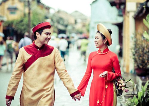 Áo dài khăn đóng sử dụng cho cả nam và nữ