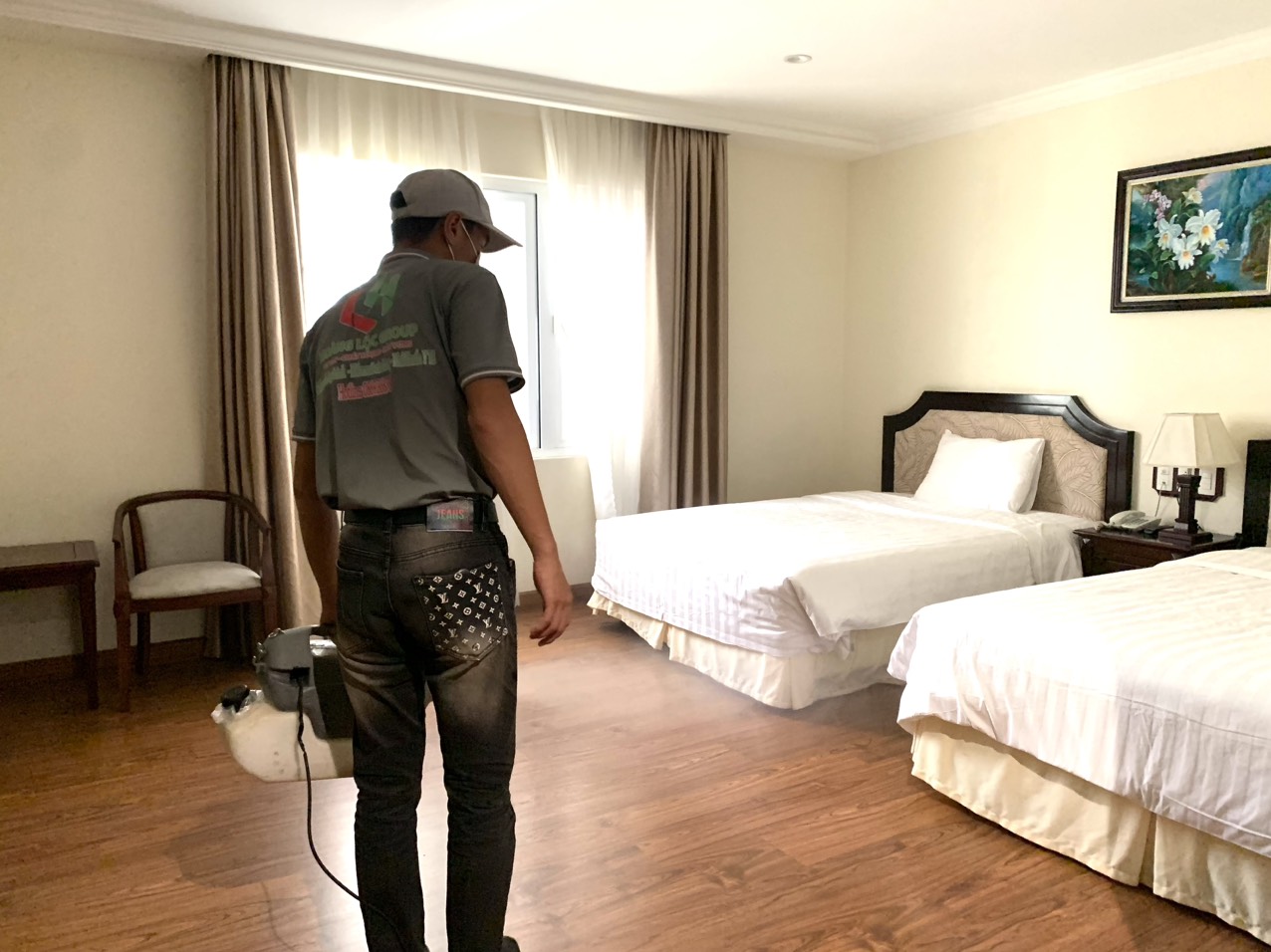 Một khách sạn sử dụng dịch vụ kiểm soát côn trùng định kỳ