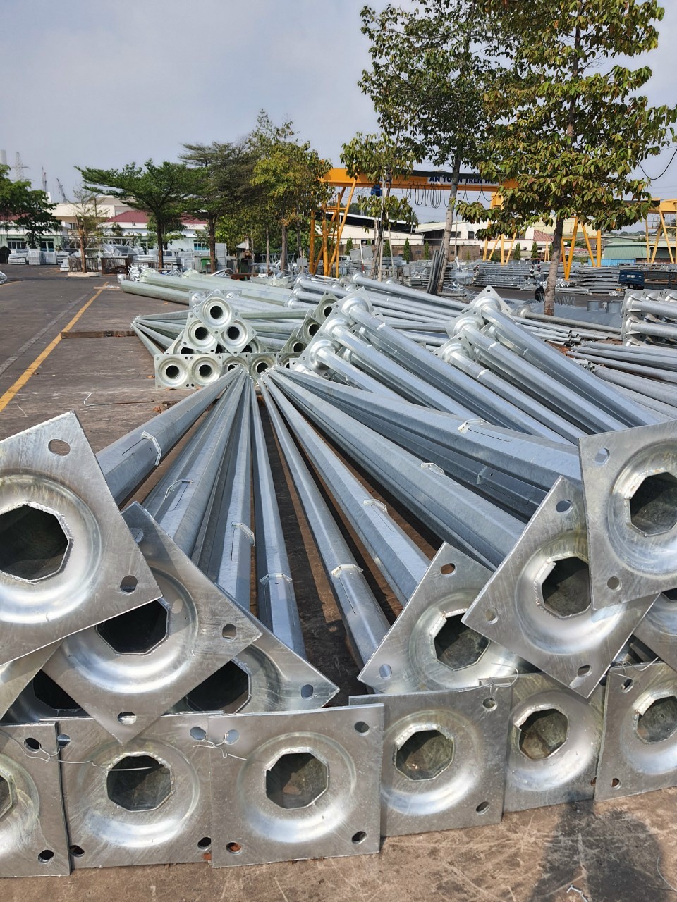 trụ đèn chiếu sáng bát giác