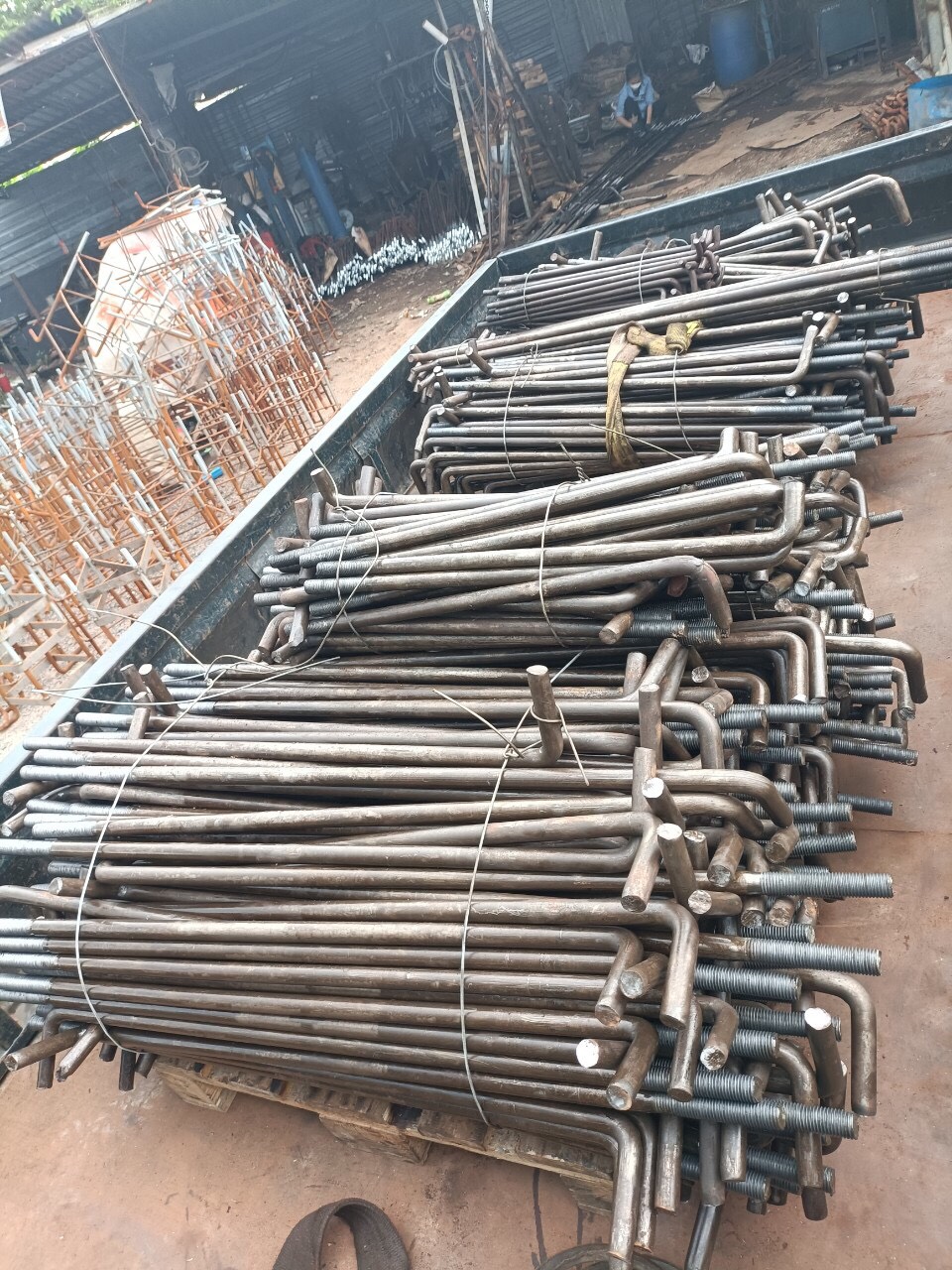 bulong móng trụ đèn