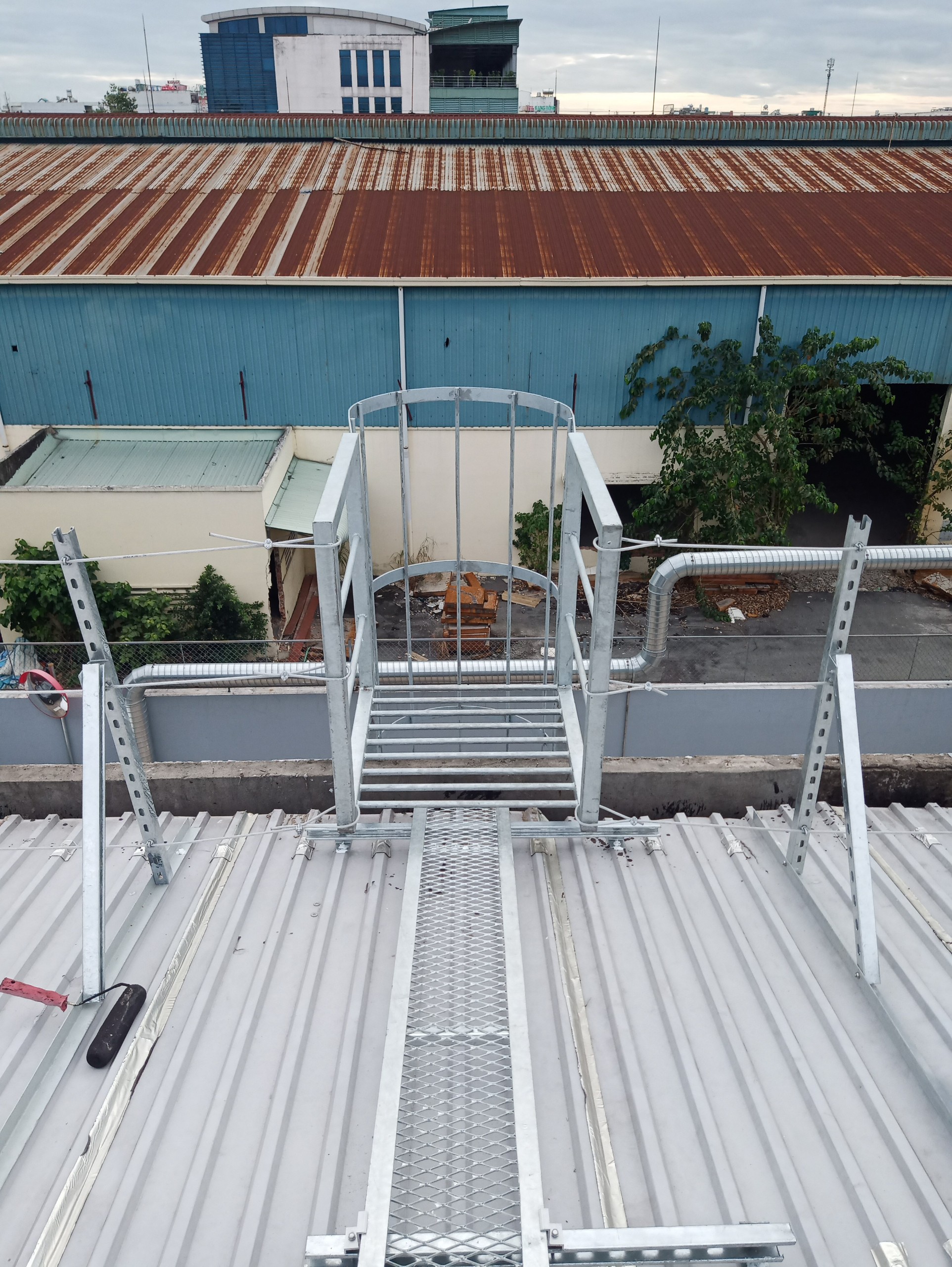 thang thoát hiểm thang thoát hiểm