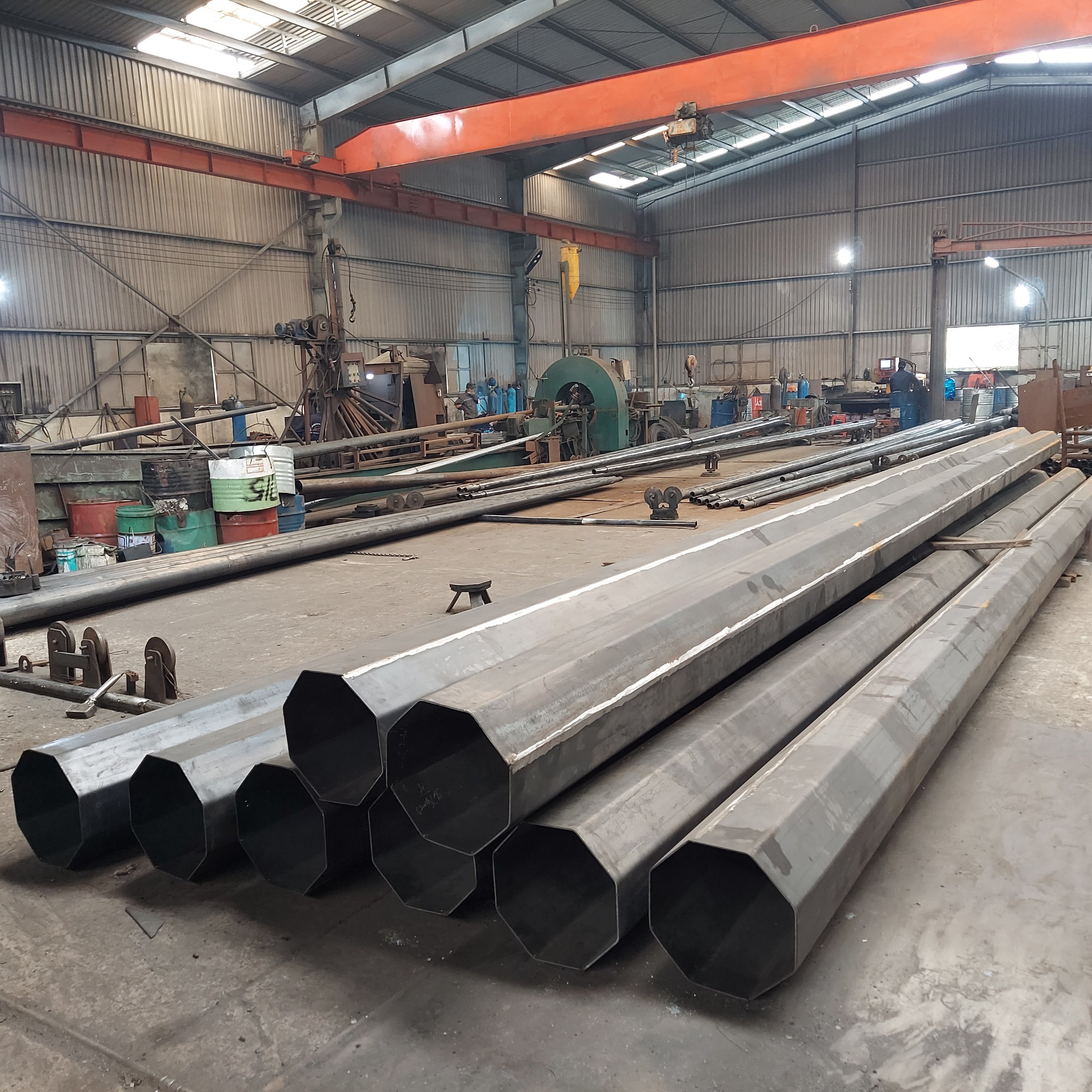 trụ đa giác giàn đèn nâng hạ