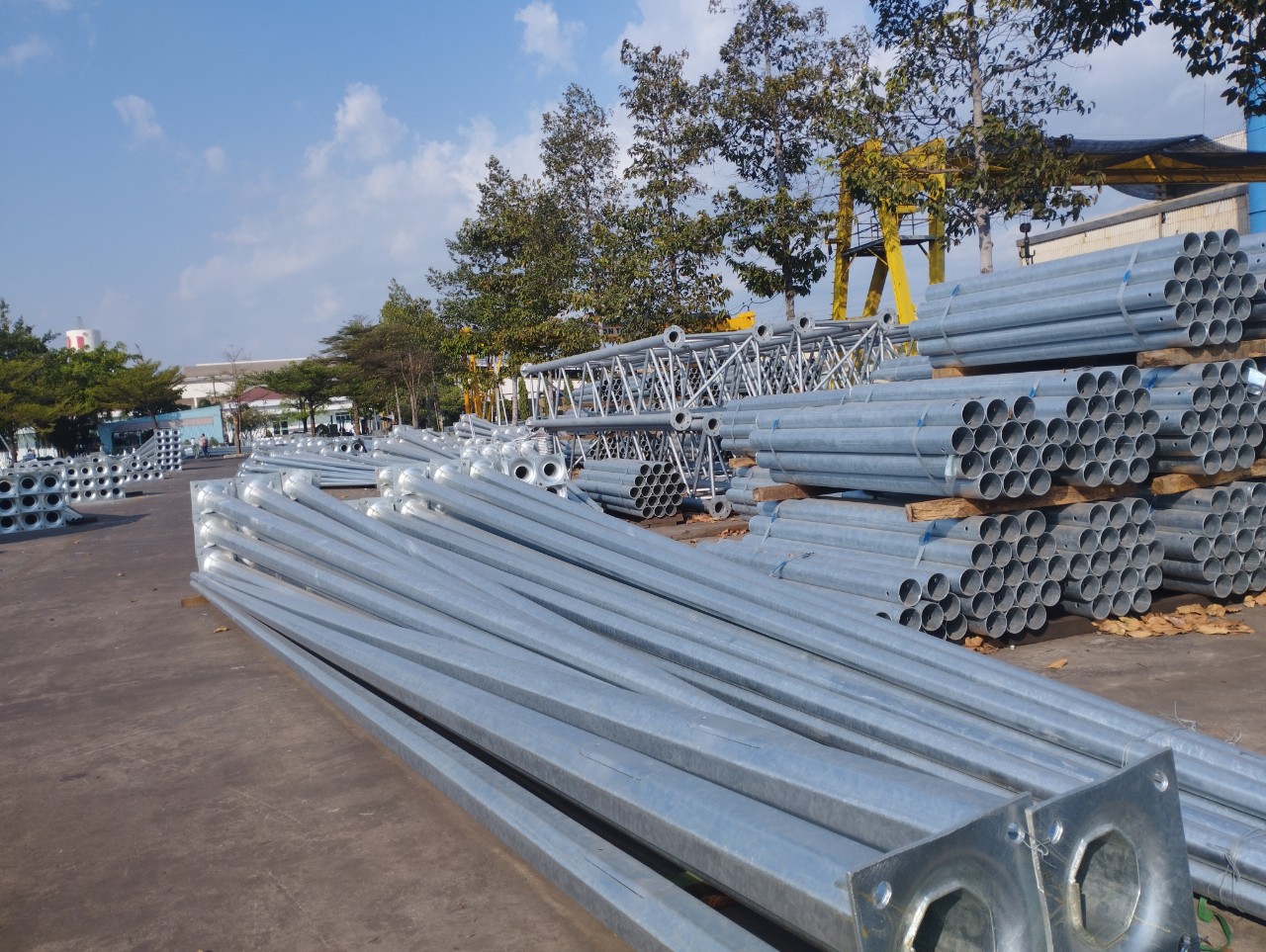 trụ đèn chiếu sáng