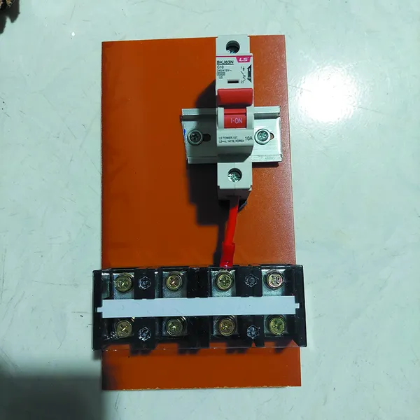 Bảng điện cữa cột