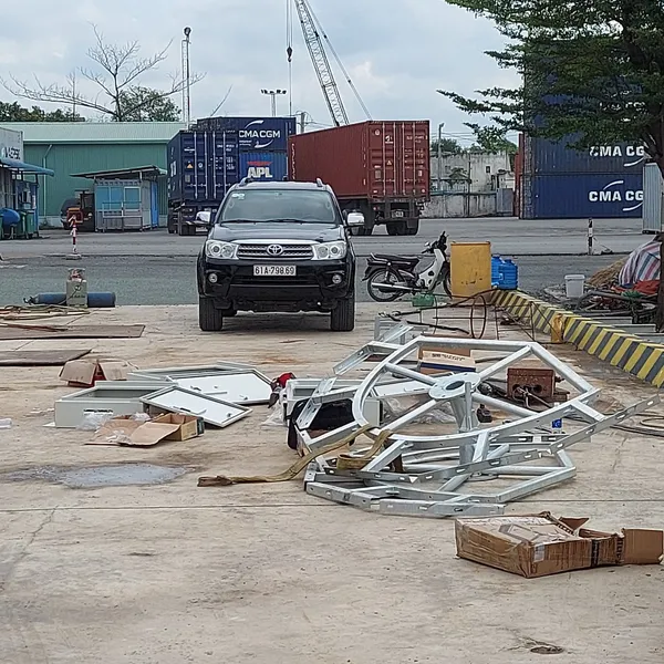 Trụ Đa Giác Giàn Đèn Nâng Hạ