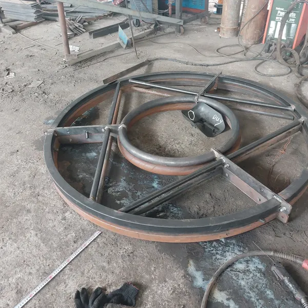 Trụ Đa Giác Giàn Đèn Nâng Hạ