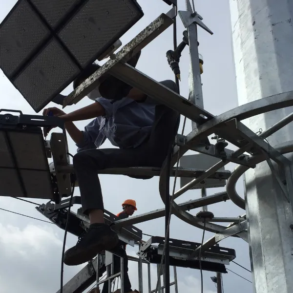 Trụ Đa Giác Giàn Đèn Nâng Hạ